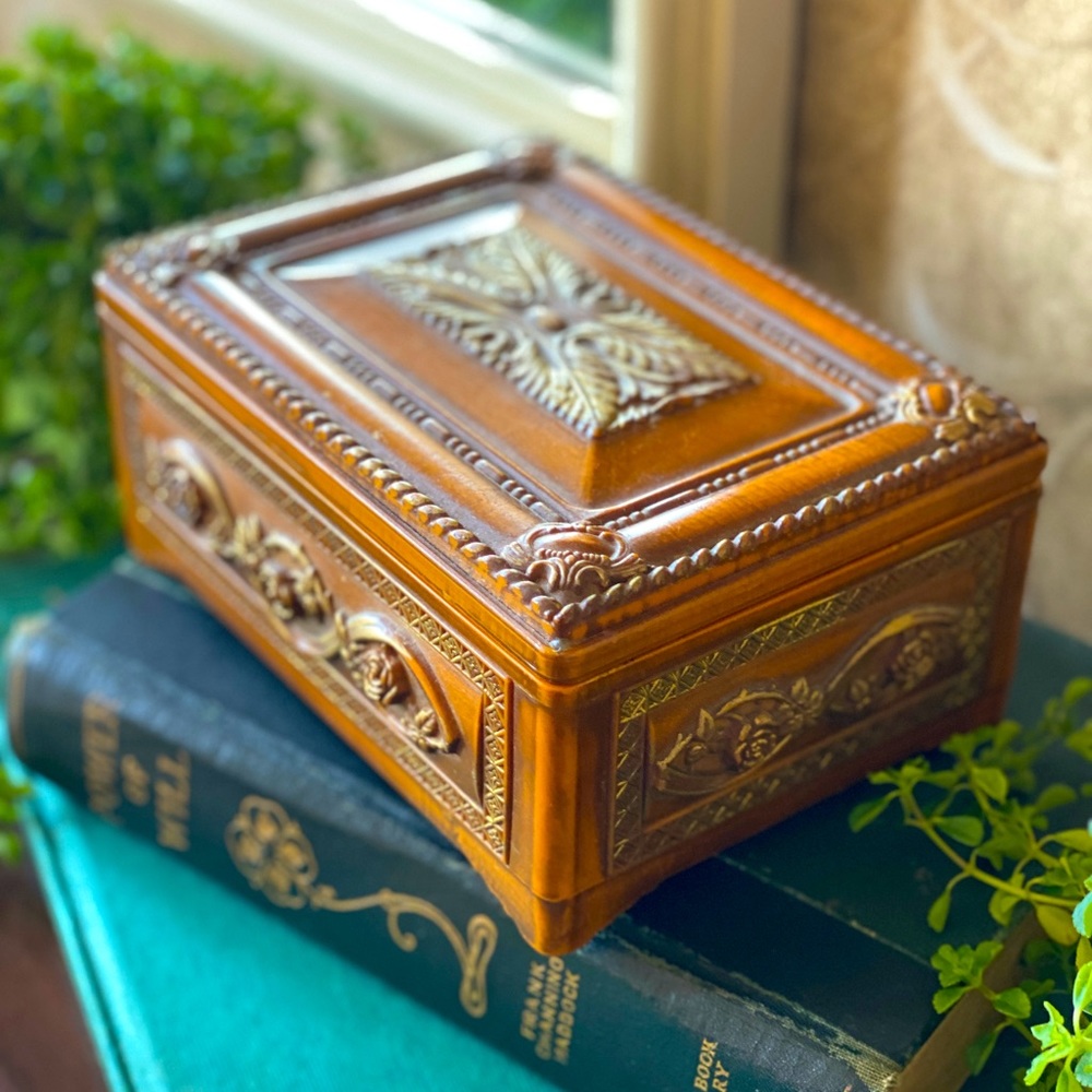 Awesome vintage jewelry box with mirror
